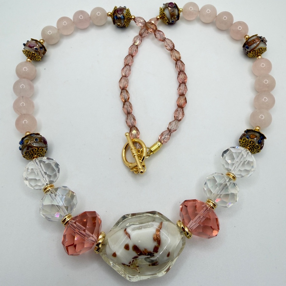 ~21" NWOT Faceted glass, wedding cake, czech, and Rose Quartz necklace!‎